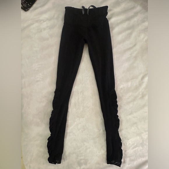 Lululemon turn around size 2 reversible black leggings. Good condition. ruching - Picture 8 of 12